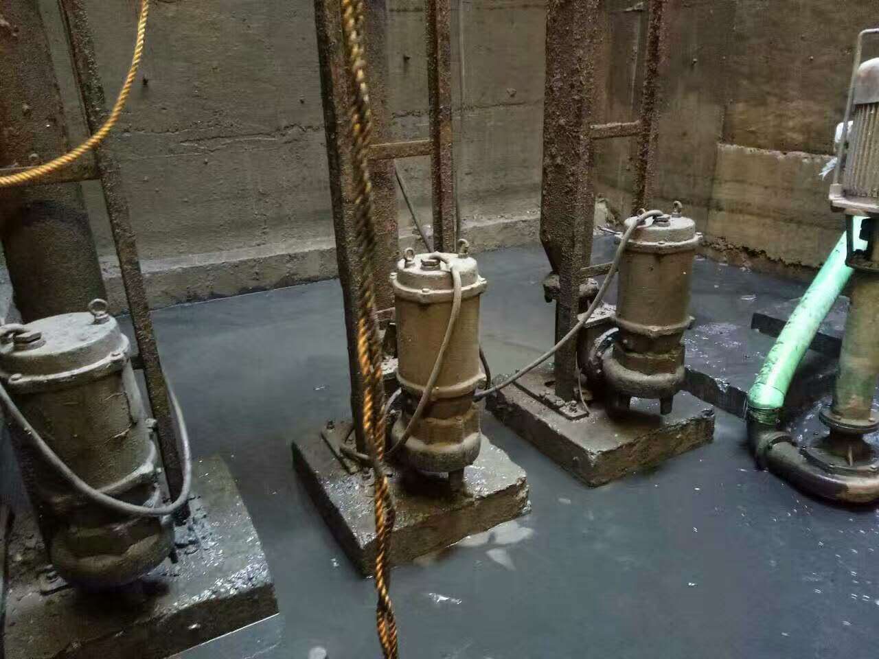 和田污水池清理