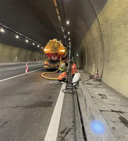 和田隧道排水渠清淤